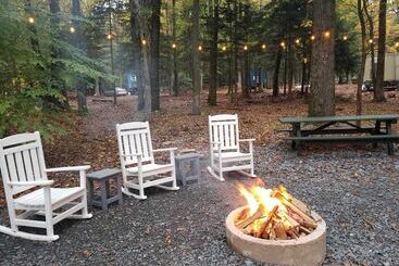 هتل Camptel Poconos Tiny Homes