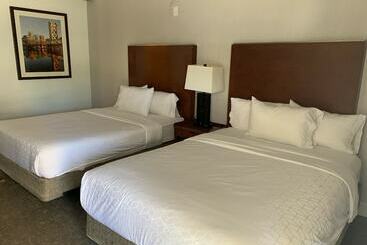 هتل Super 8 By Wyndham San Jose Airport