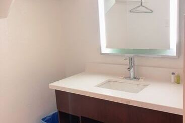 هتل Super 8 By Wyndham San Jose Airport