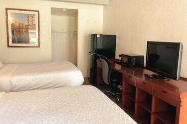 هتل Super 8 By Wyndham San Jose Airport