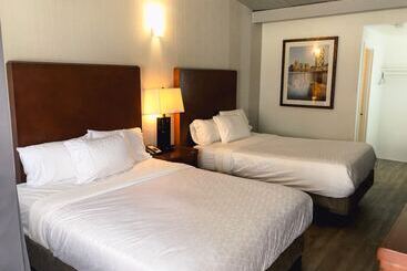 هتل Super 8 By Wyndham San Jose Airport