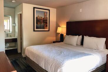 هتل Super 8 By Wyndham San Jose Airport