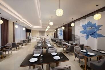 هتل Ramada Encore By Wyndham Linqu Downtown