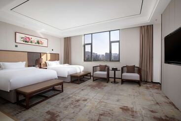 هتل Ramada Encore By Wyndham Linqu Downtown