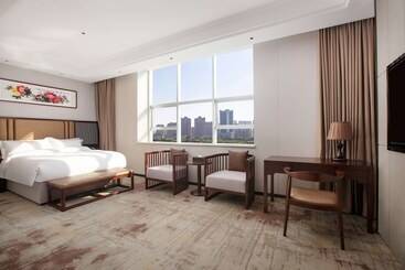 هتل Ramada Encore By Wyndham Linqu Downtown