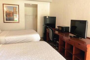 هتل Super 8 By Wyndham San Jose Airport
