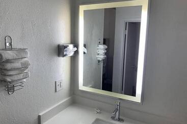 هتل Super 8 By Wyndham San Jose Airport