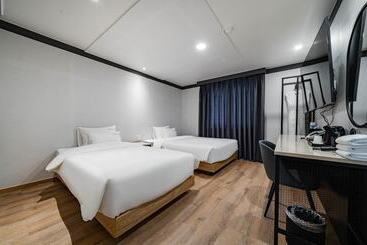 مُتل Namhae Manhattan