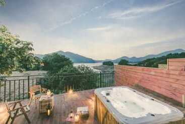 پانسیون Jecheon De Tours Camp Club