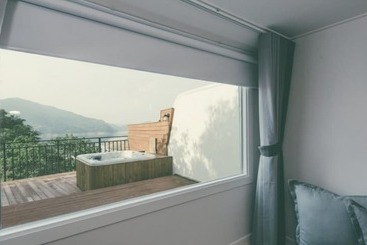 پانسیون Jecheon De Tours Camp Club