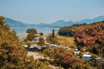 پانسیون Jecheon De Tours Camp Club