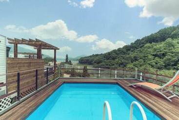 پانسیون Jecheon De Tours Camp Club