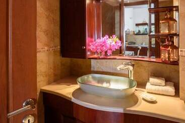 پانسیون Suite Home Santorini