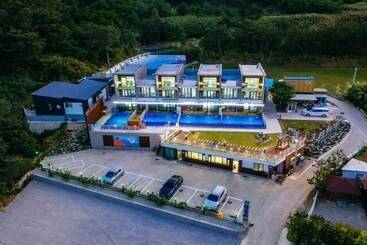 Pohang Cheonnyeonbawi Pension