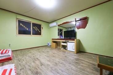 Seosan Cherboug Motel