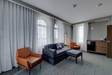 Threefoot Hotel, Meridian, A Tribute Portfolio