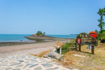 Buan Surak Pension
