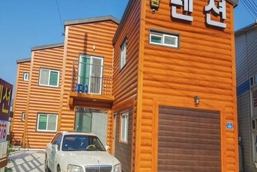 Gyeongsan Byeolgwan Pension