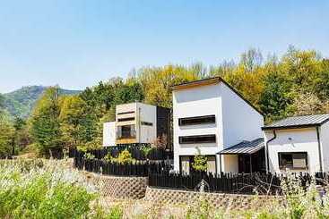 پانسیون Cheongju Cheongnamdae Pool Villa