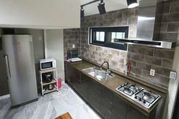 پانسیون Cheongju Cheongnamdae Pool Villa