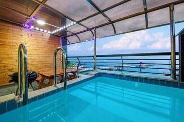 پانسیون Pohang Blue Hill Pool Villa