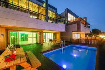 پانسیون Pohang Blue Hill Pool Villa