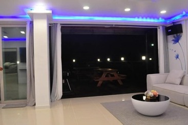 پانسیون Pohang Blue Hill Pool Villa