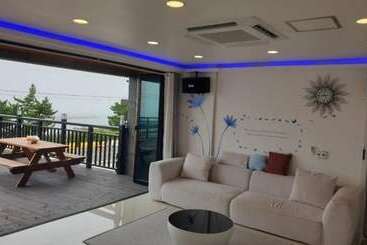 پانسیون Pohang Blue Hill Pool Villa