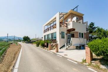 Samcheok Bada Sonamu Pension