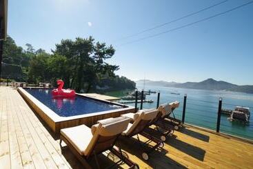 Tongyeong Glow Pension