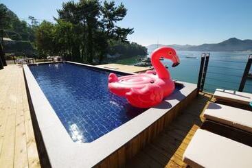 Tongyeong Glow Pension