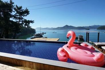 Tongyeong Glow Pension