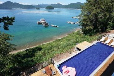 Tongyeong Glow Pension
