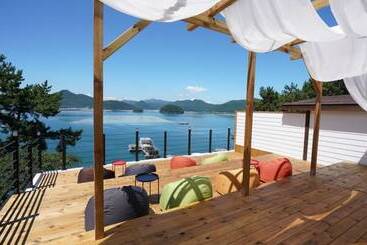 Tongyeong Glow Pension