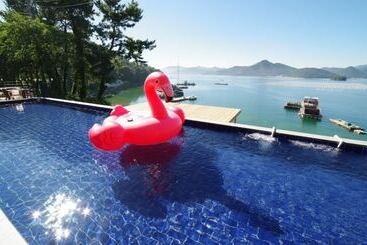 Tongyeong Glow Pension