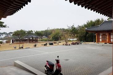 Yeongam Seonhyanggwan Hanok Pension