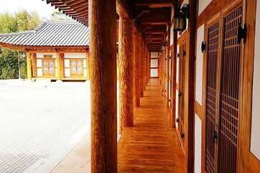 Yeongam Seonhyanggwan Hanok Pension