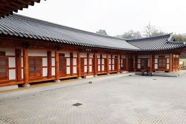 Yeongam Seonhyanggwan Hanok Pension