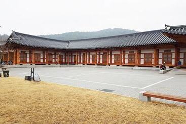 Yeongam Seonhyanggwan Hanok Pension