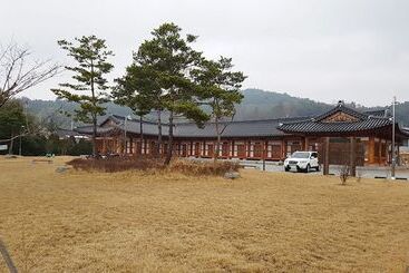 Yeongam Seonhyanggwan Hanok Pension