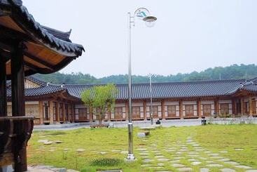 Yeongam Seonhyanggwan Hanok Pension