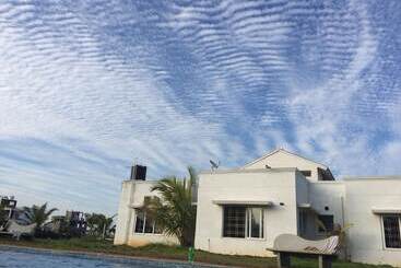 Hotel Pearl Beach Pool Villa