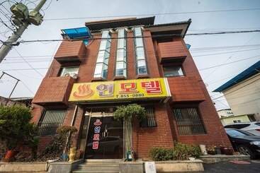 مُتل Andong Yeon