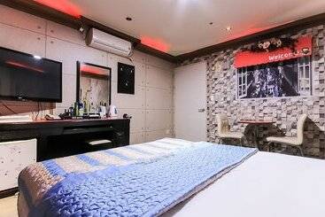 모텔 Changwon Bonggokdong Seven