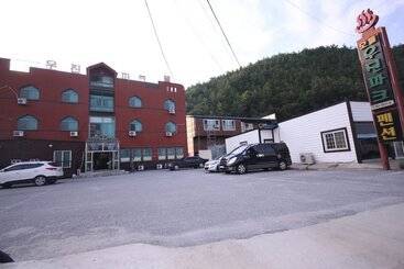 فندق على الطريق Uljin Woojin Park
