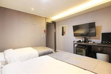 مُتل Yeosu Hotel You