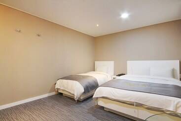 مُتل Yeosu Hotel You