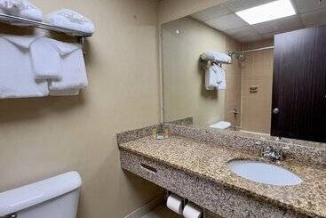 هتل Bradley Inn