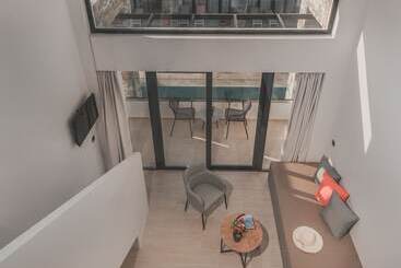 هتل Cavo Di Suites
