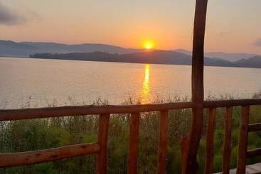 هتل Gahiza Island Retreat